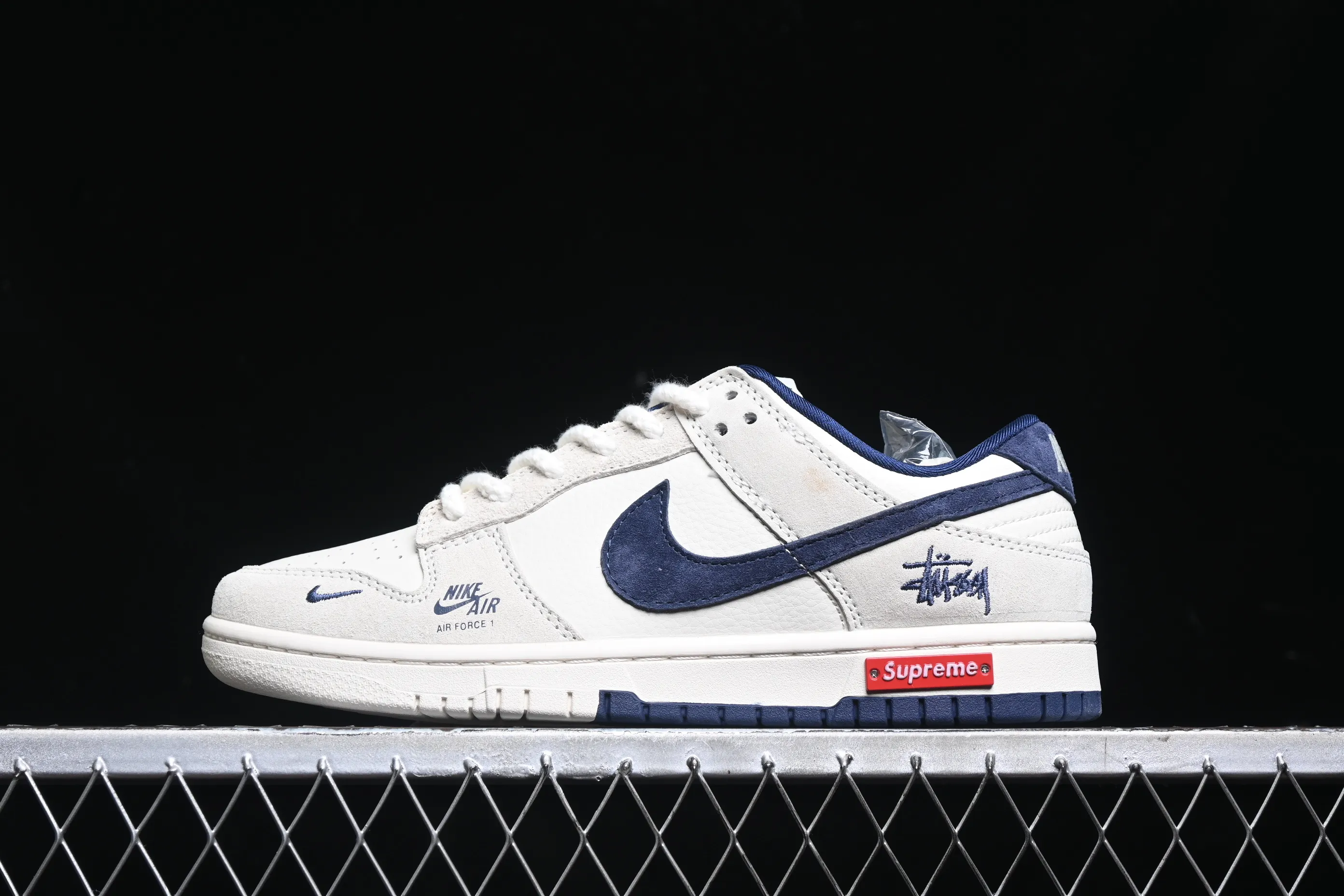 All categories Nk SB Dunk Series Nk SB Dunk Low High-end customized low-top sneakers Nk SB Dunk Low Supreme